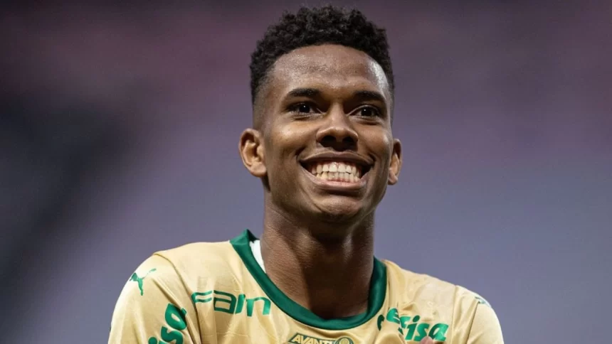 Estêvão em jogo do Palmeiras