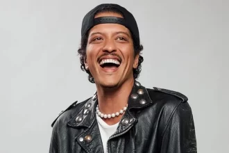 Bruno Mars ultrapassa The Weeknd e se torna o artista mais ouvido no mundo noSpotify 