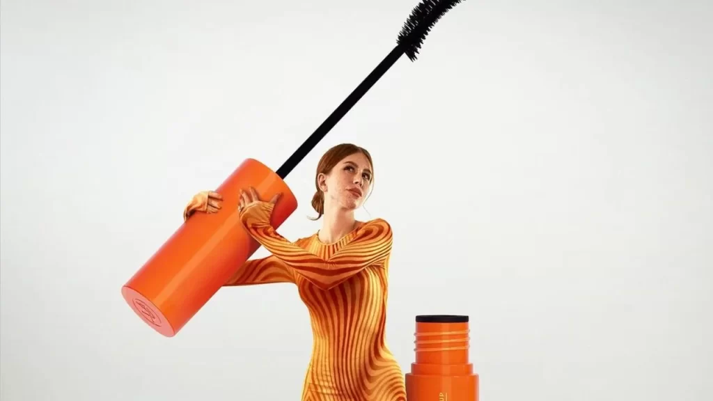 Mari Maria Makeup apresenta nova máscara de cílios multifuncional “LashUp”