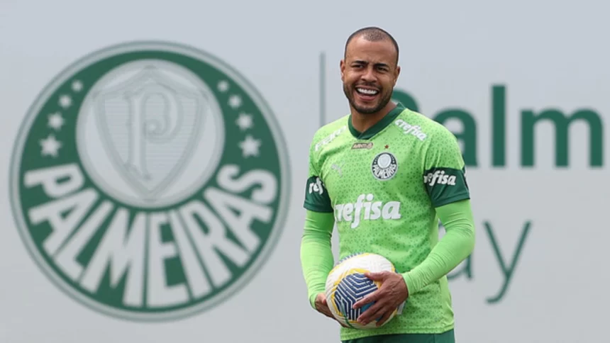 Mayke durante treino na Academia de Futebol