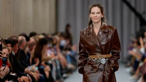 Miu Miu examina a visão da mulher sobre si mesma na passarela da capital francesa