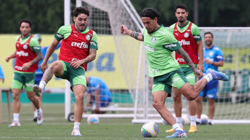 Jogadores do Palmeiras em preparo para o duelo contra o Red Bull Bragantino