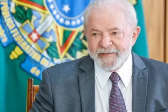 Medico do Presidente Lula afirma que ele está bem após acidente domestico, mas que fará novos exames