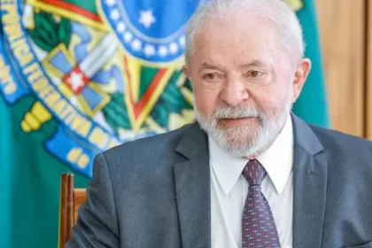 Medico do Presidente Lula afirma que ele está bem após acidente domestico, mas que fará novos exames