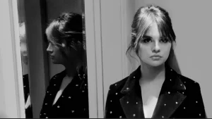 Selena Gomez compartilha sua luta pela saúde mental em palestra emocionante