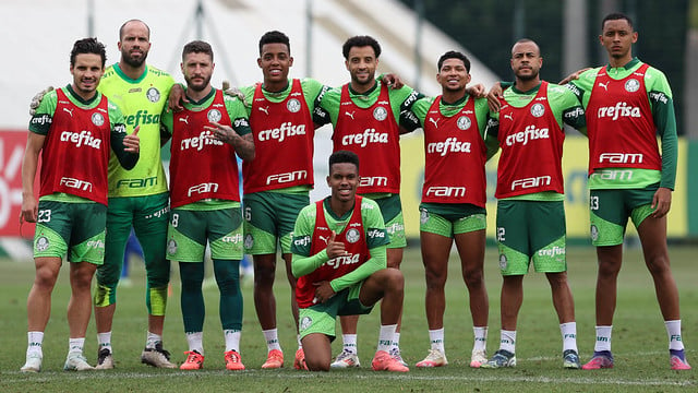 Raphael Veiga, Marcelo Lomba, Zé Rafael, Vanderlan, Felipe Anderson, Rony, Mayke, Michel e Estêvão durante treino 