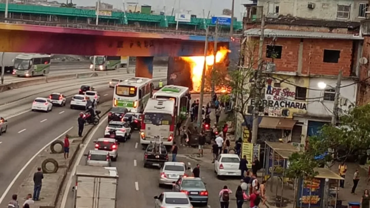 Vazamento de gás no viaduto