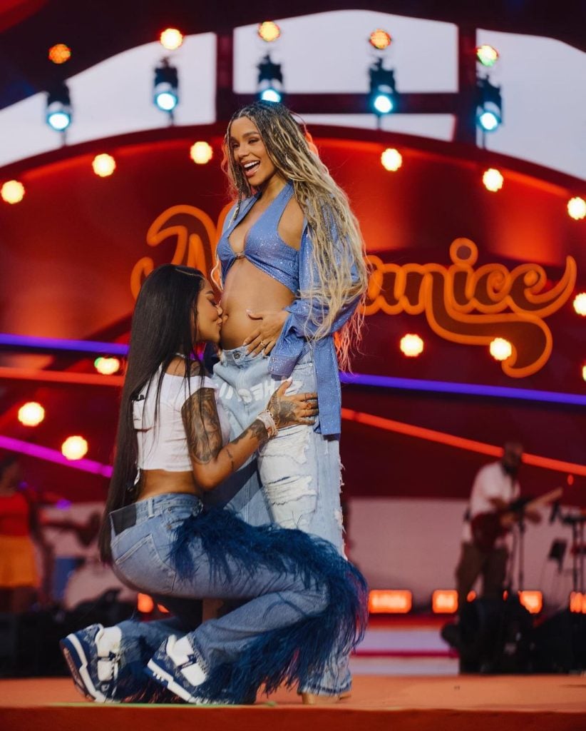 Ludmilla e Brunna Gonçalves na revelação da gravidez 