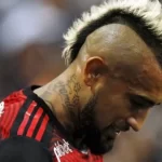 Foto destaque: Vidal, pelo Flamengo (Foto: Reprodução/Gilvan de Souza/Flamengo)