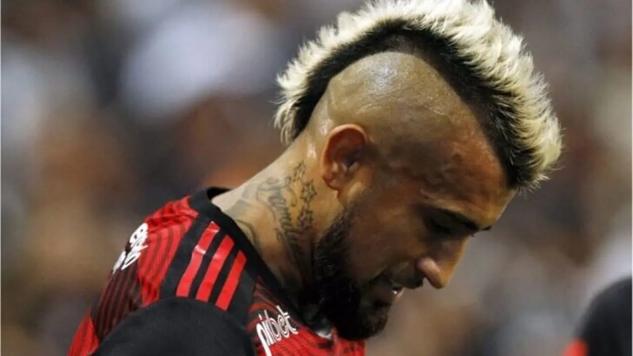 Foto destaque: Vidal, pelo Flamengo (Foto: Reprodução/Gilvan de Souza/Flamengo)