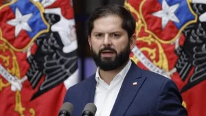 Gabriel Boric, presidente do Chile, é denunciado por assédio sexual