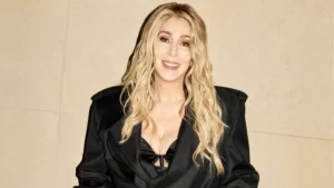 Cher revela que ex-marido, Sonny Bono, quis matá-la em quarto de hotel