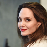 Foto destaque: Angelina Jolie (reprodução/theunionjournal)