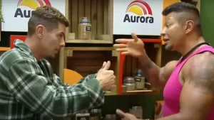 A Fazenda 16: Sacha e Gilson conversam sobre jogo após formação da roça