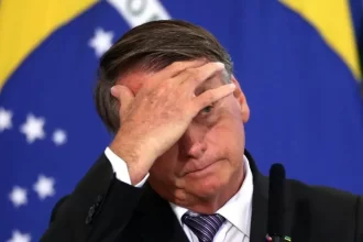 Segundo PF, viagem de Bolsonaro foi para fugir de prisão