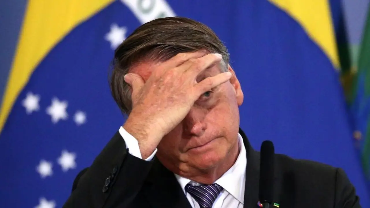 Segundo PF, viagem de Bolsonaro foi para fugir de prisão