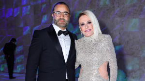 Ana Maria Braga faz rara aparição pública com o namorado em evento beneficente