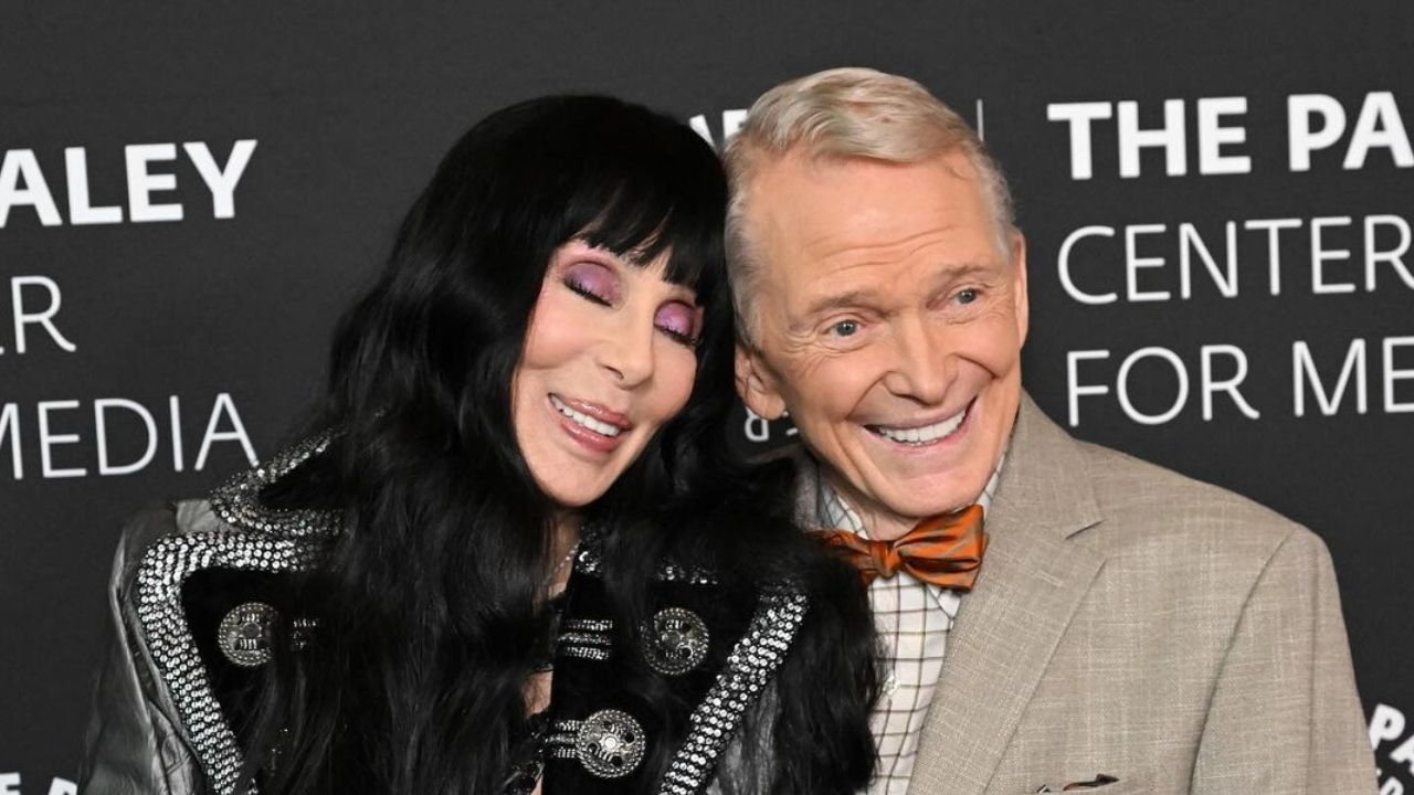 Cher com Bob Mackie em premiação