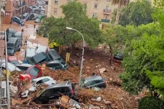 Cenário em Valência após enchente