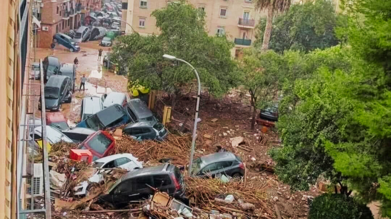 Cenário em Valência após enchente