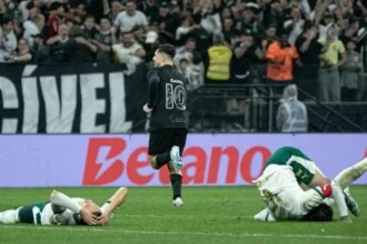 Corinthians vence Derby contra Palmeiras e respira no Brasileirão