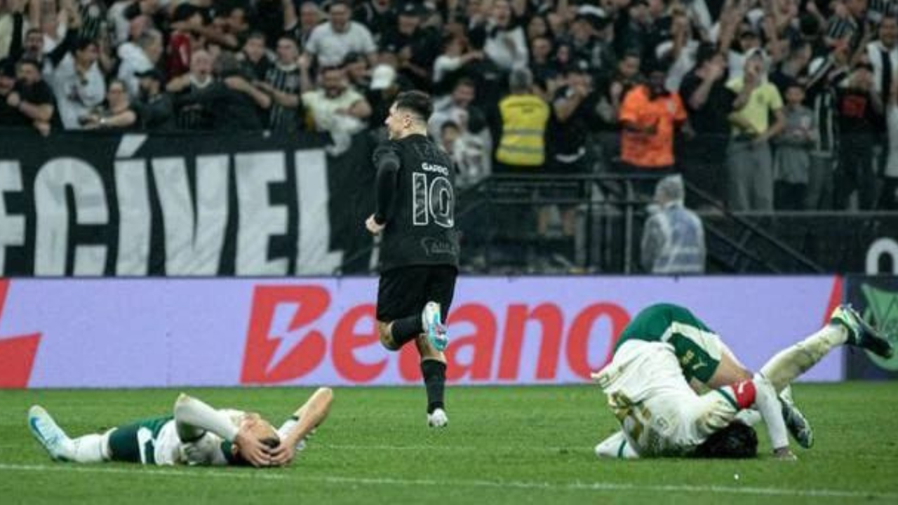 Corinthians vence Derby contra Palmeiras e respira no Brasileirão