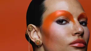 Brilho dourado na beleza: 5 formas de incorporar o tom nas suas produções