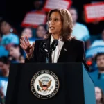 Kamala Harris enquanto candidata a presidente em comício