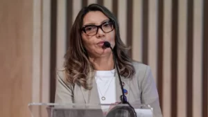 Janja participa de cúpula contra a fome em Paris e almoça com Brigitte Macron