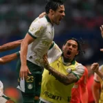 Foto dos jogadores do Palmeiras comemorando gol no jogo contra o Bahia