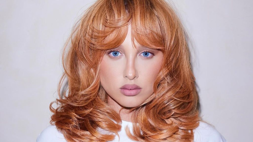 Malu Borges adota novo visual e inspira com ‘Strawberry Blonde’