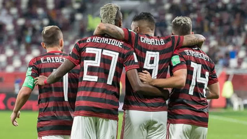 Gabigol, Arrascaeta e Bruno Henrique buscam igualar Zico e Júnior pelo Flamengo