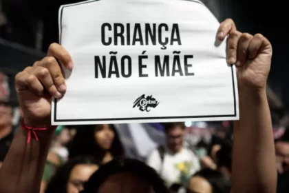 Criança não é mãe