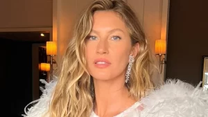 Gisele Bündchen comparece em evento, após anunciar a terceira gestação