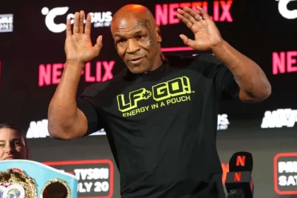 Mike Tyson cumpriu a luta após adiamento em julho.