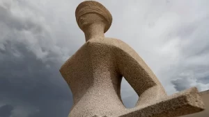 Autor do atentado em Brasília tenta ato “simbólico” ao jogar pano com gasolina na Estátua da Justiça