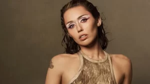 Miley Cyrus anuncia novo álbum para 2025 e diz que vai se inspirar em Pink Floyd
