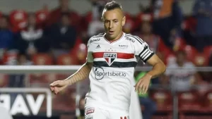 Rafinha demonstra vontade de jogar pelo São Paulo em 2025