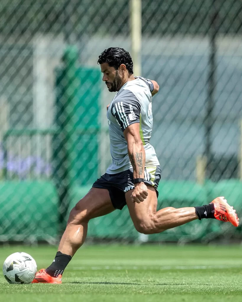 Equipe mineira faz treino em campo argentino