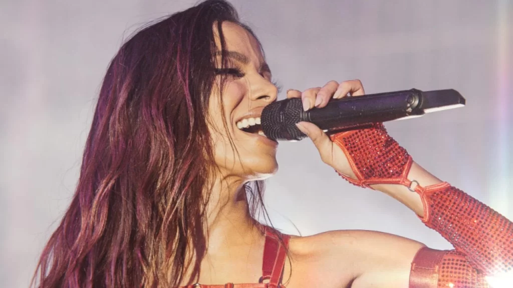 Anitta confirma ensaios de carnaval e comenta sobre faixa inédita