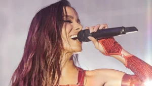 Anitta confirma ensaios de carnaval e comenta sobre faixa inédita