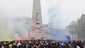 Israelenses sofrem ataque após partida de futebol em Amsterdã; “Antissemita”, diz Netanyahu