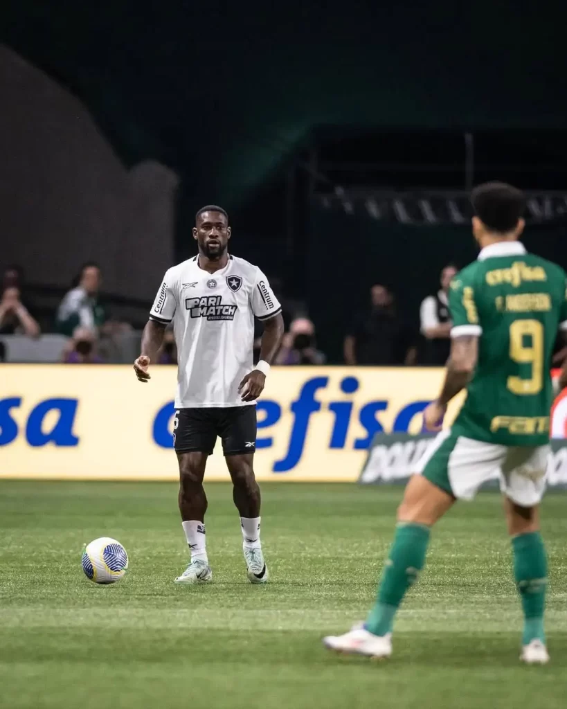 Bastos durante partida contra o Palmeiras