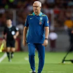 Dorival Júnior durante jogo do Brasil contra a Venezuela