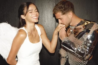 Bruna Marquezine e João Guilherme surgem fantasiados em momentos de puro romance