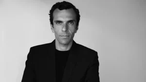 Ex-diretor executivo da Balenciaga, Cédric Charbit, é o novo CEO da Saint Laurent