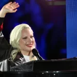 “God Bless America”: Lady Gaga leva mensagem de esperança ao comício de Kamala Harris