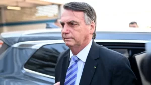 Jair Bolsonaro afirma nunca ter discutido sobre golpe