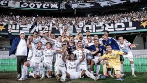 Santos vence o Coritiba e garante acesso à Série A de 2025