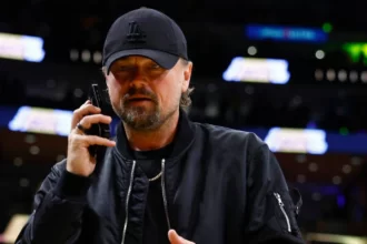 Leonardo DiCaprio enquanto assistia um jogo